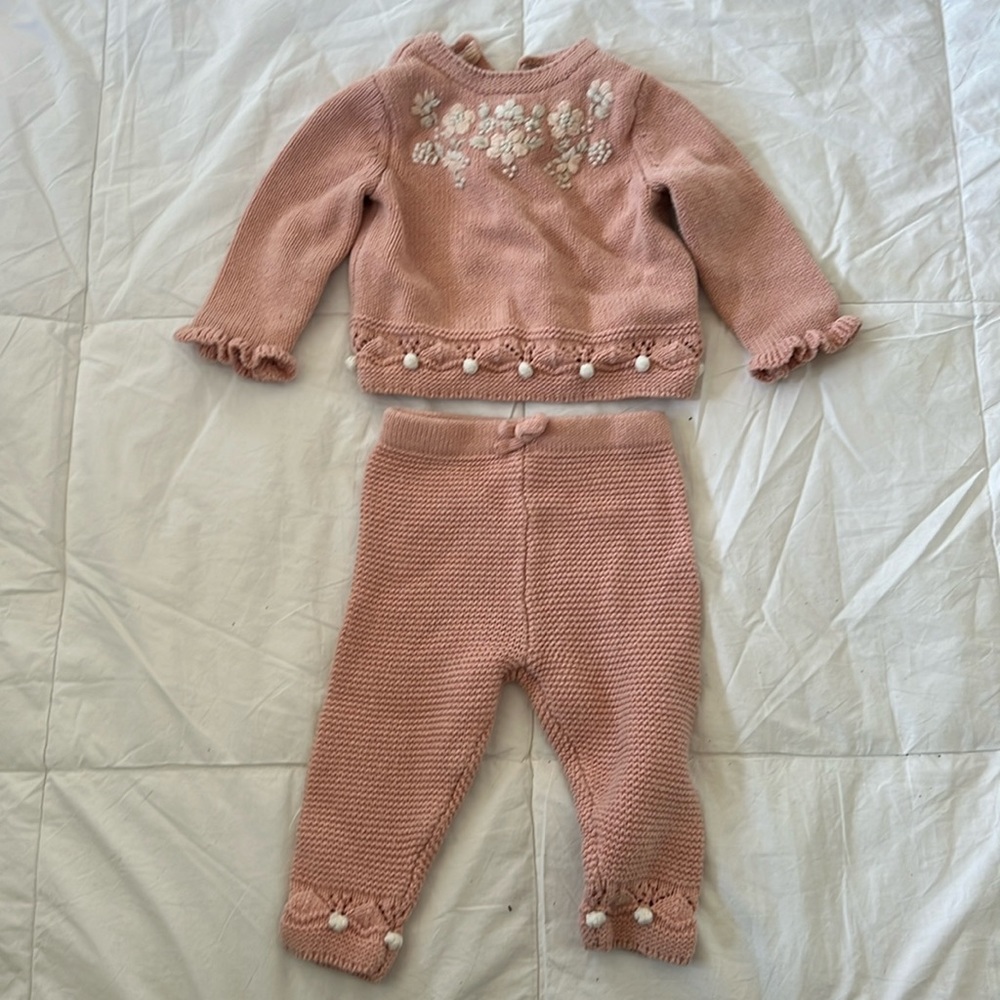 Cupcakes and cashmere 3-6 month knitted outfit
